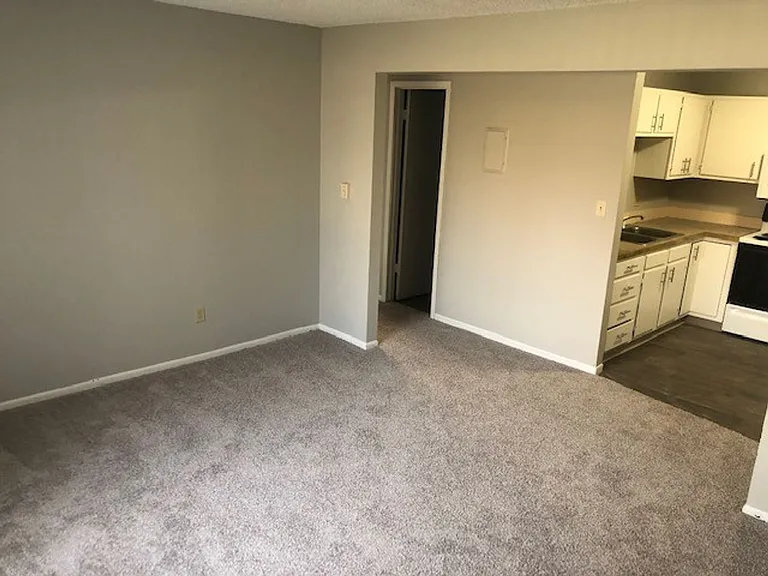608 NE 4th Street — Photo 5