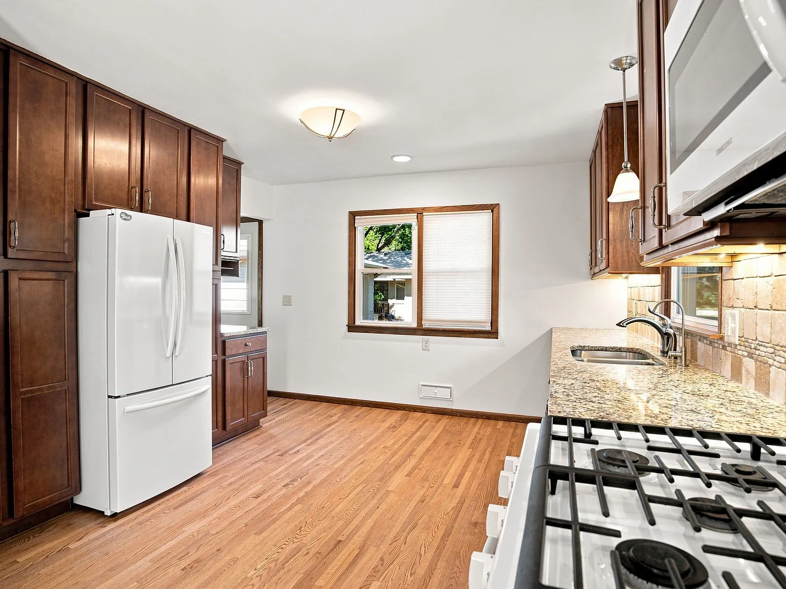3 bed, 1764 sqft, $2,795 — Photo 2