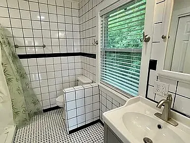 1140 Locust St NE #1/2 — Photo 9
