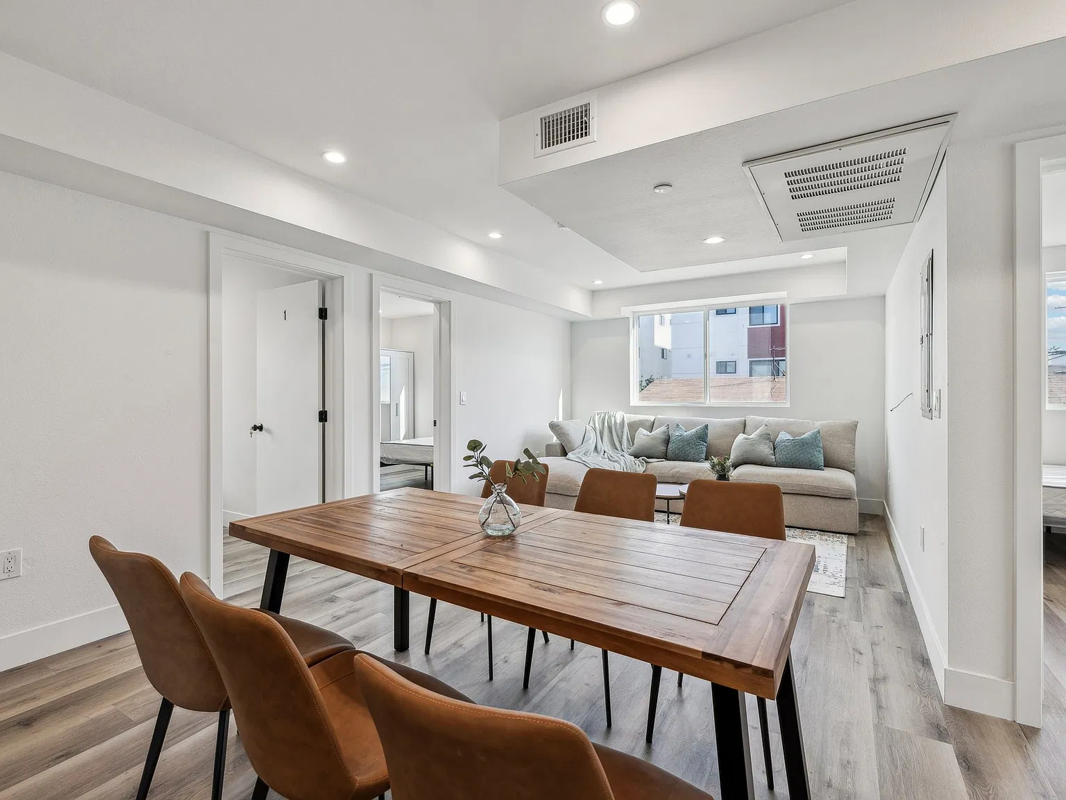 1348 W 35th Pl- USC DPS — Photo 4