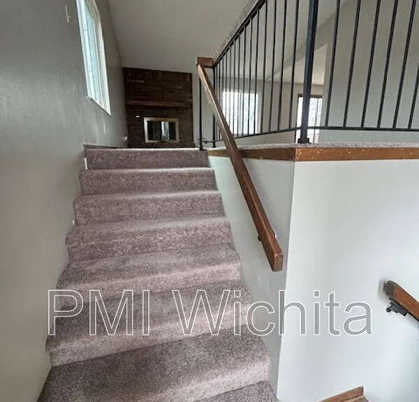 1730 S Beech Ct — Photo 3