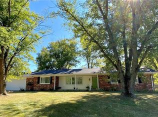 1 Woodmere Dr, Paris, IL 61944