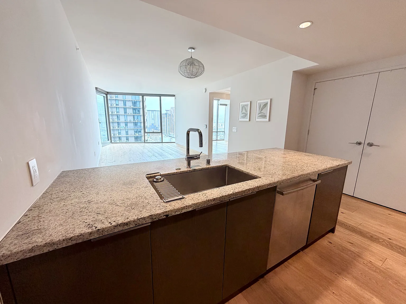1 bed, 689 sqft, $3,900 — Photo 4