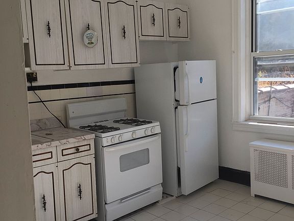 2nd image of 135 Manhattan Ave #2NDFLOOR