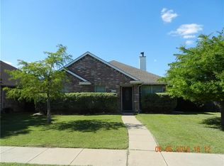 319 Valley Ridge Dr, Red Oak, TX 75154