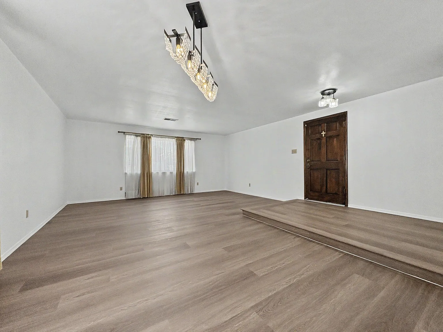 4 bed, 1956 sqft, $2,600 — Photo 4