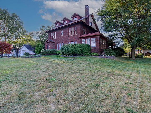 2nd image of 369 Bellefontaine Ave