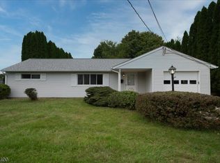 303 Carol Dr, Hackettstown Town, NJ 07840