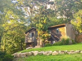 14 Robins Ter, Highland Lakes, NJ 07422