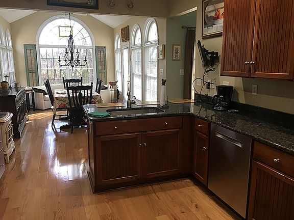 Kitchen w/Granite Countertop