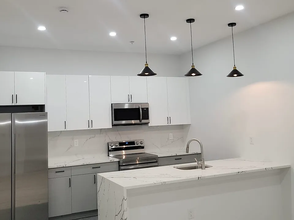 825 Main St #2A