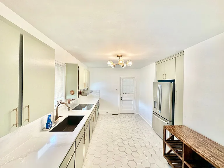 441 Jackson St — Photo 17
