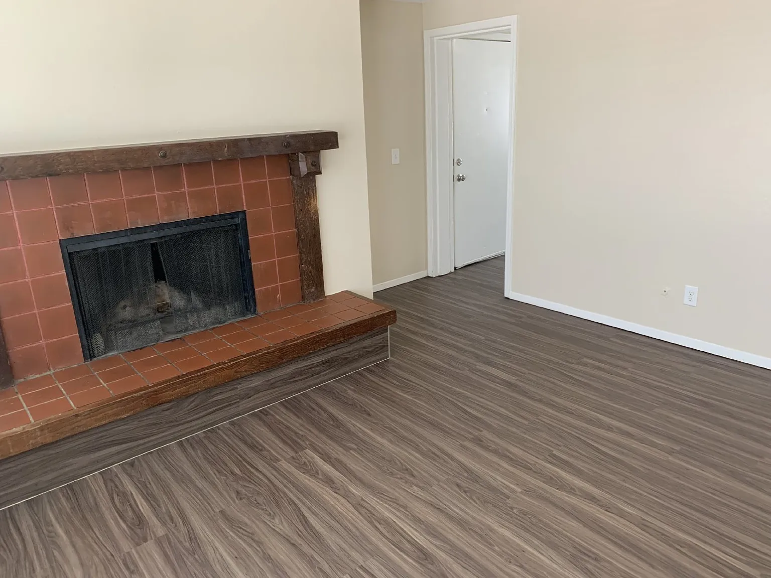 2 bed, 1.0 bath, 920 sqft, $1,575 — Photo 3
