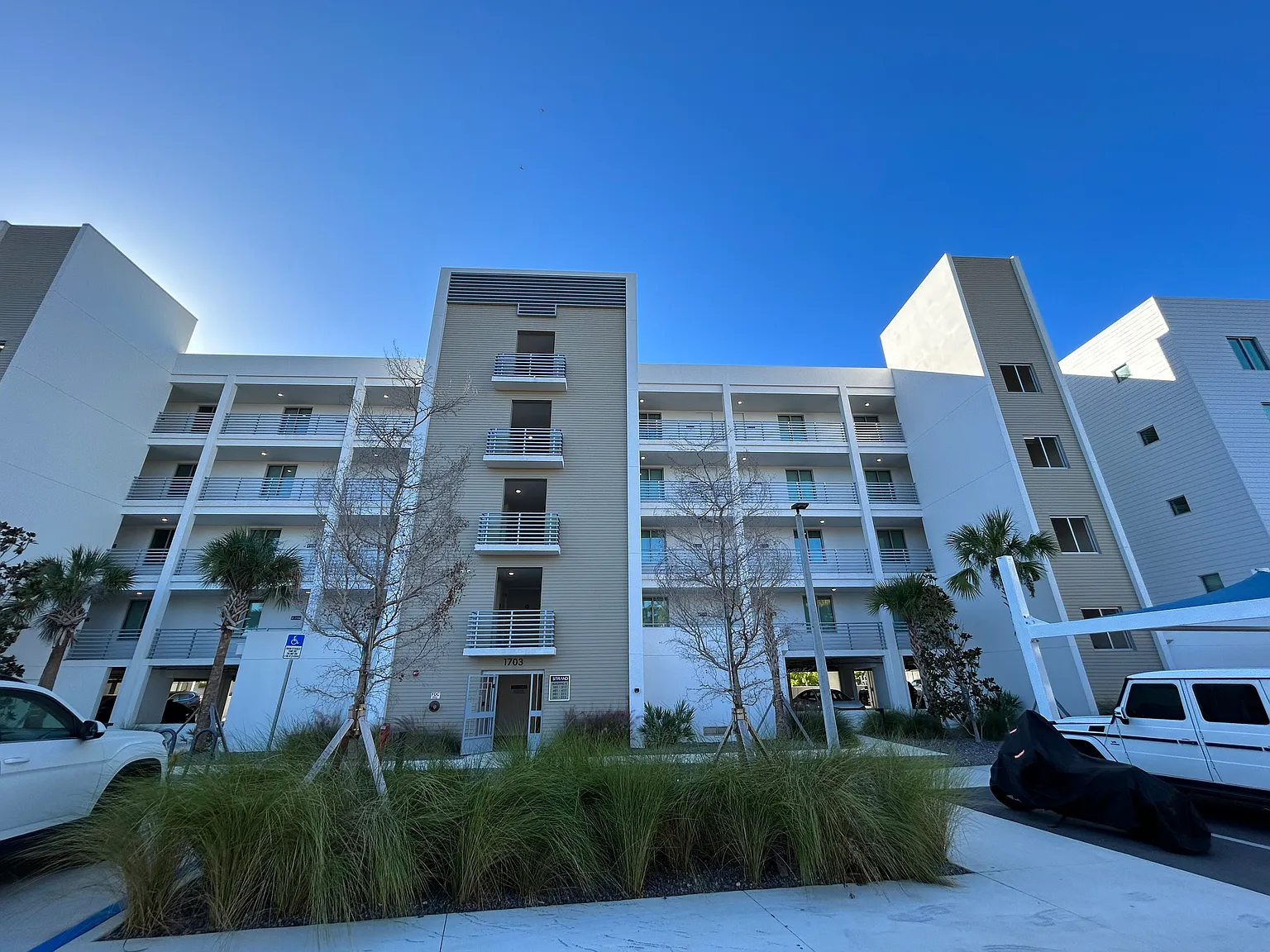 1703 N Tamiami Trl — Photo 3