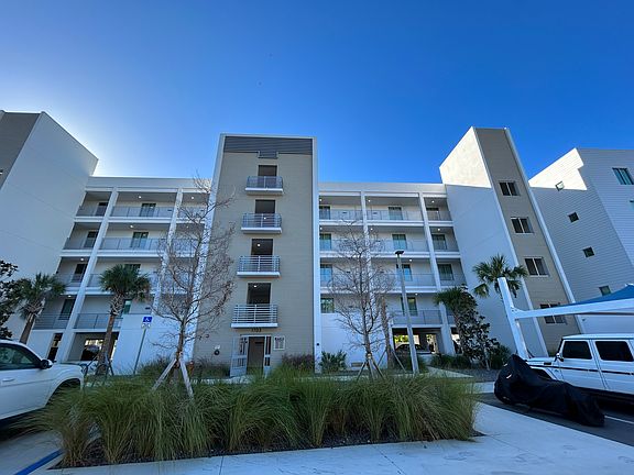 3rd image of 1703 N Tamiami Trl Unit 510
