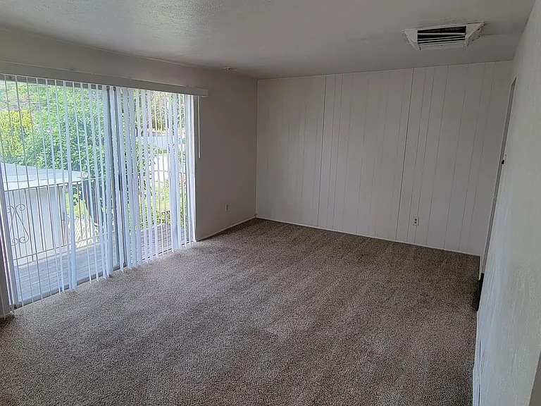 752 N Irving St — Photo 4