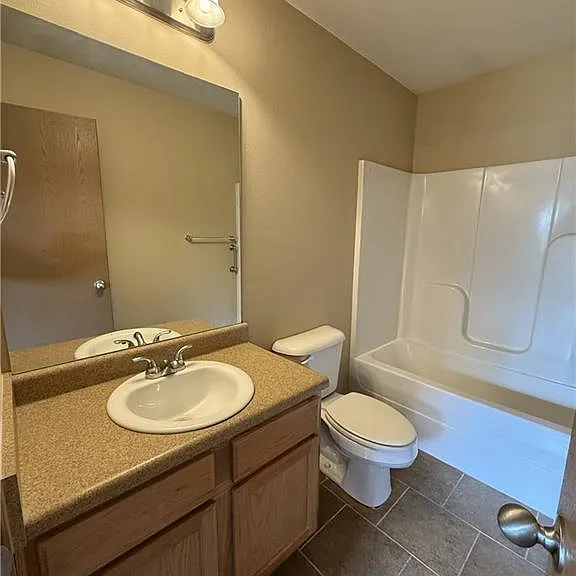 213 Foxglove St — Photo 5