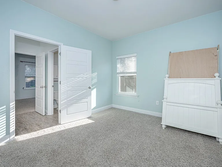 1013 Silverbell Cv — Photo 31