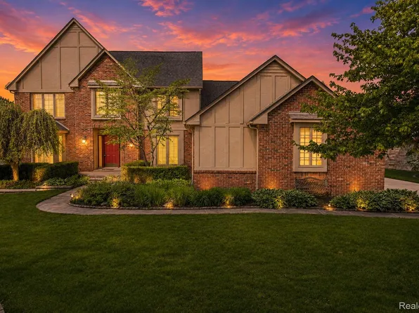 4409 Deacon Ct, Troy, MI 48098