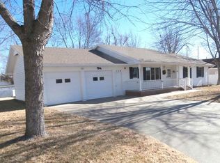 120 Columbus Ave, Newton, KS 67114