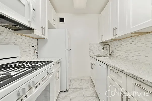 Rented by City Connections Realty | media 6
