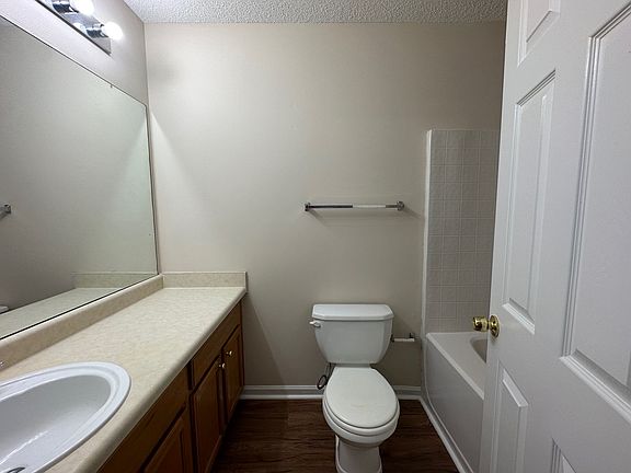 4th image of 6296 Hickory Lane Cir