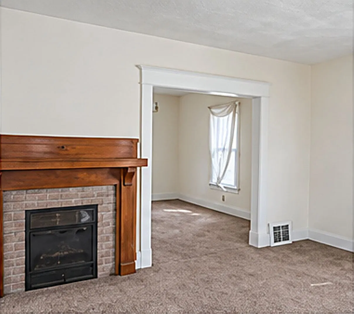 3 Bed 1 Bath — Photo 2