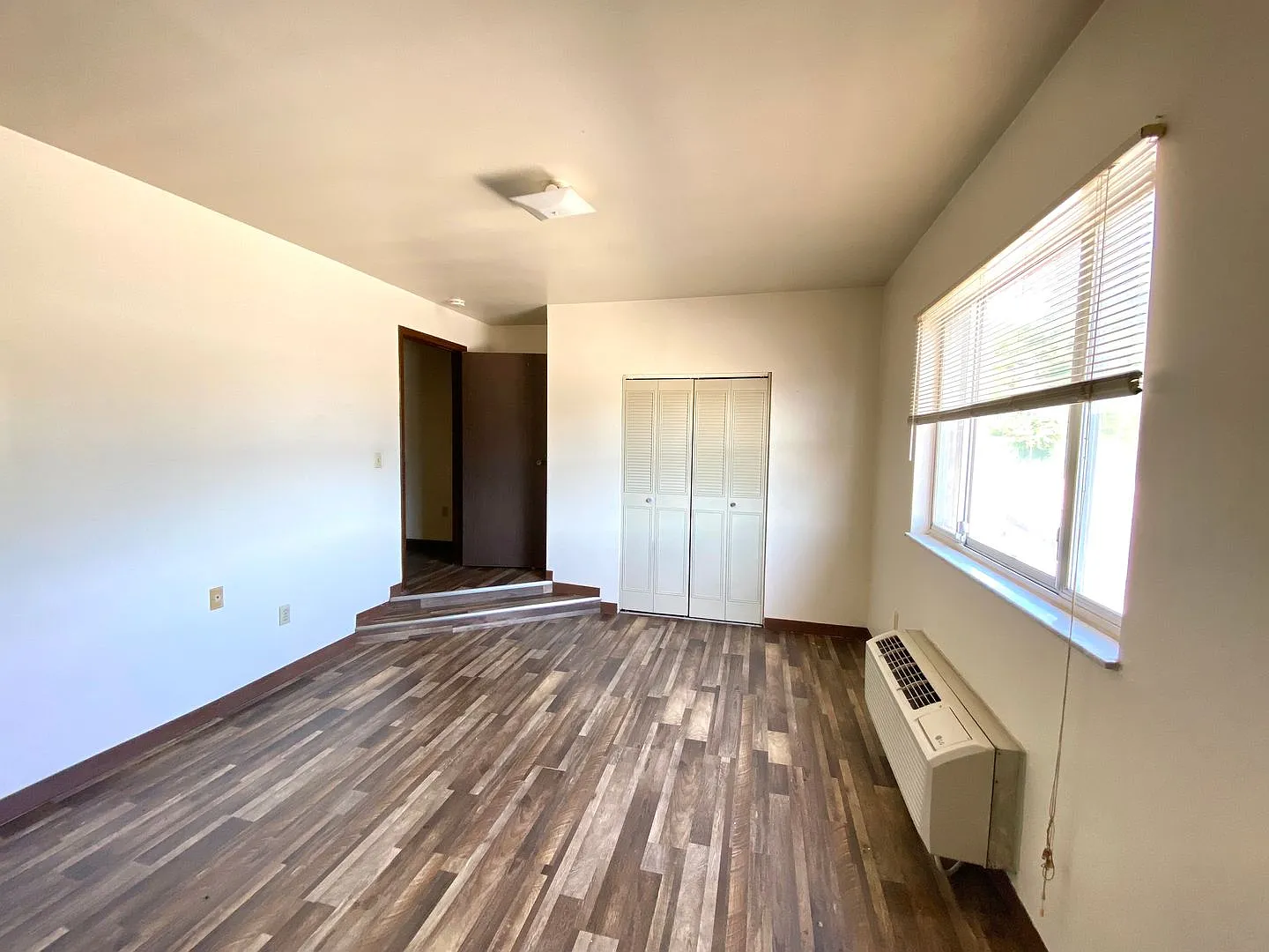 Regis Apartments — Photo 4