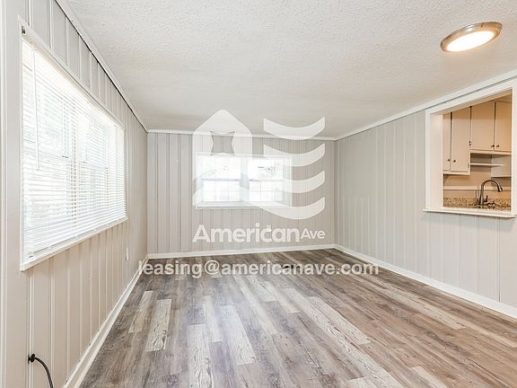 1512583_003_living_room_13849734.jpg