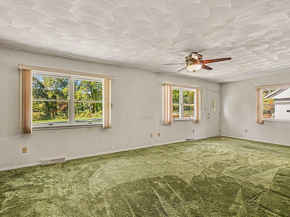 3rd image of 21864 Waubascon Rd