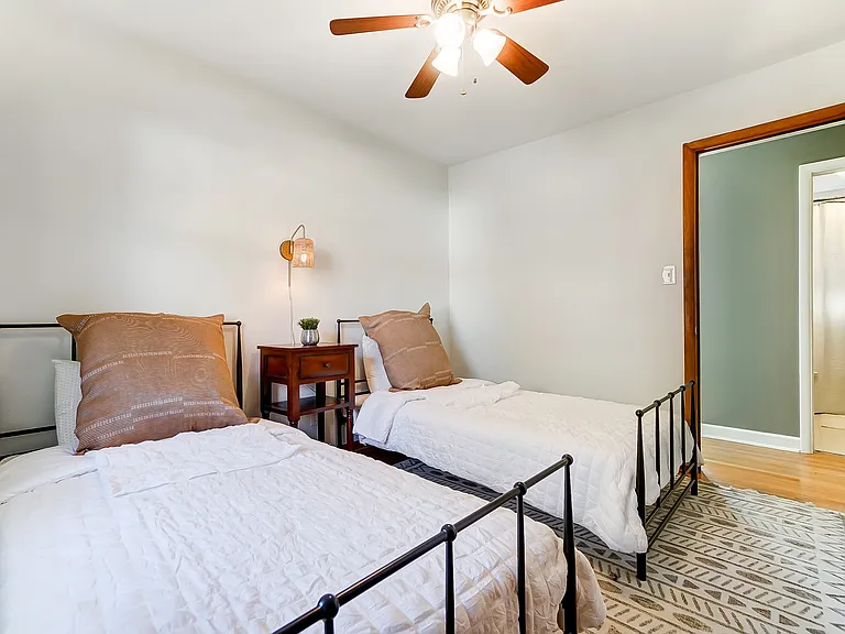 725 Latham Ct — Photo 38