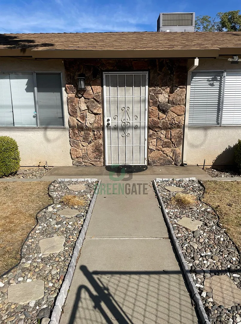 2 Bed/1 Bath Oakdale Home Ready to Be Called Home — Photo 2