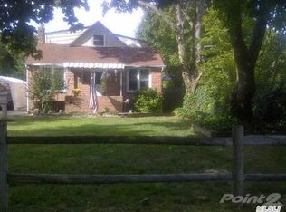 93 Fischer Ave, Islip Terrace, NY 11752