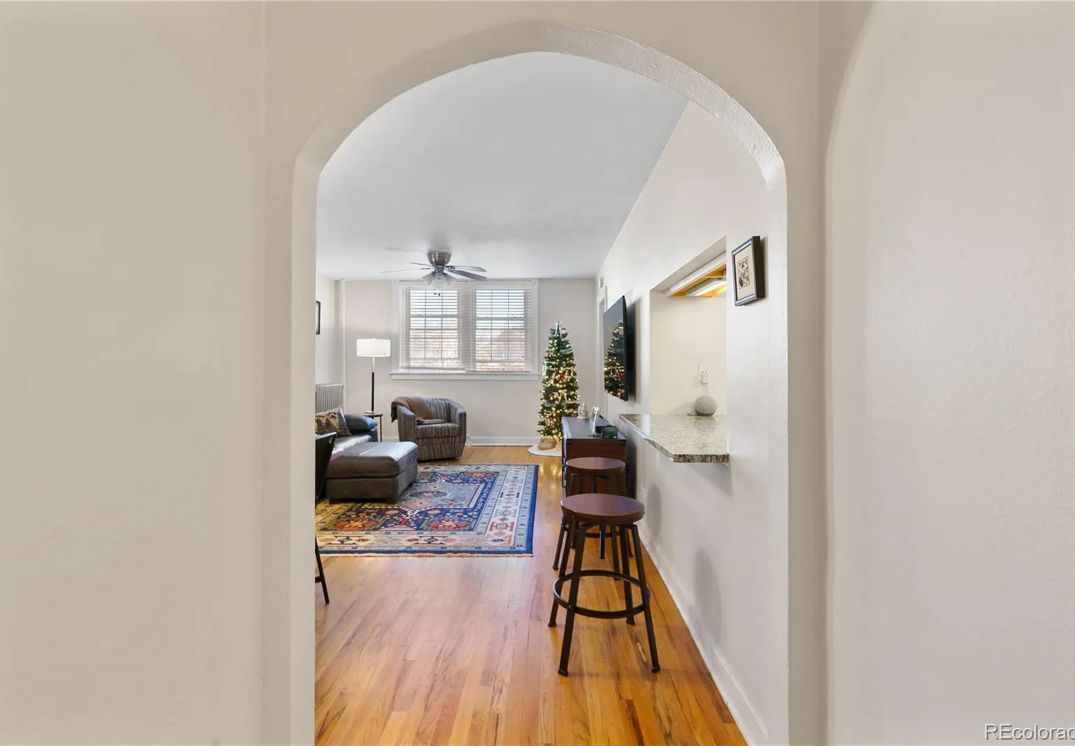 2 bed, 1.0 bath, 1062 sqft, $2,400 — Photo 3