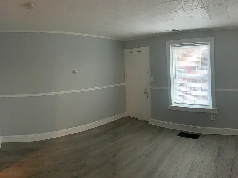 229 W Diamond St — Photo 5