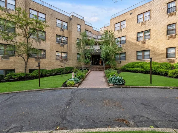 5 Schenck Avenue #2F, Great Neck, NY 11021