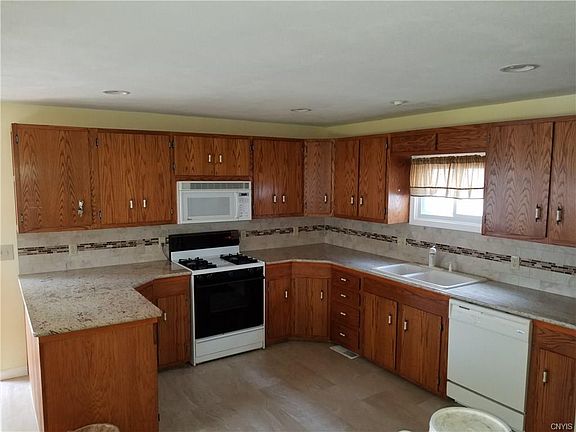 2nd image of 109 W Heman St