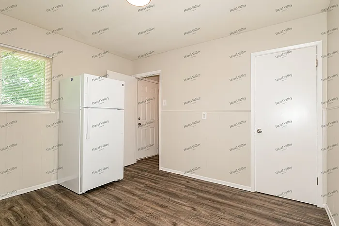 205 Flora Dr — Photo 6