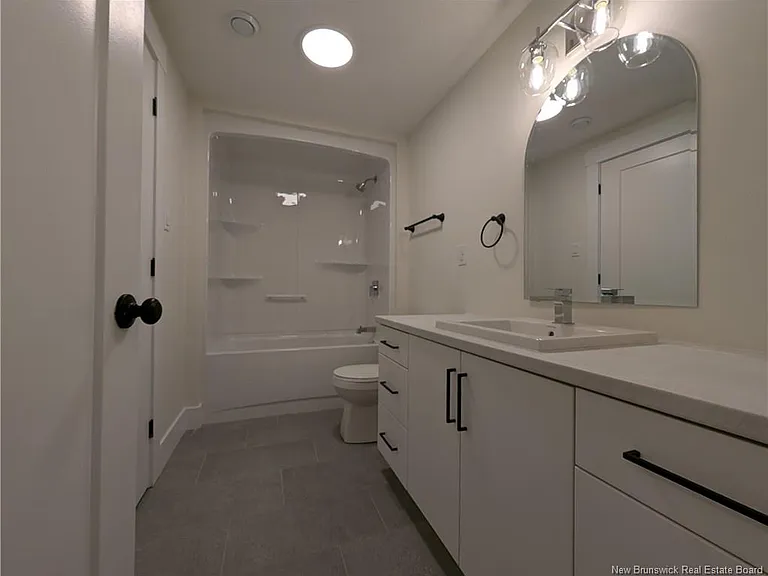 148 Ernest St — Photo 3