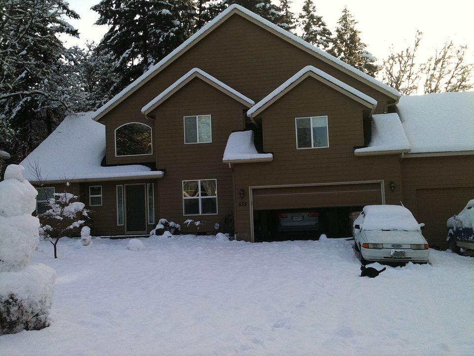 2nd image of 635 NW Shannon Dr
