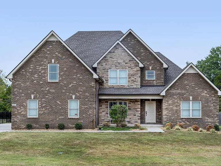 514 Sapphire Dr — Photo 1