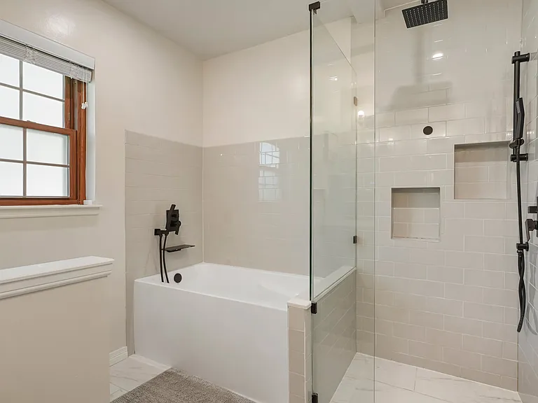 2875 Hudson St — Photo 15