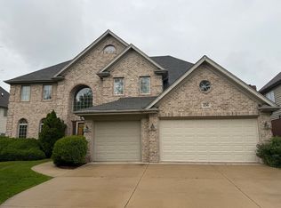 106 Hidden View Dr, Westmont, IL 60559