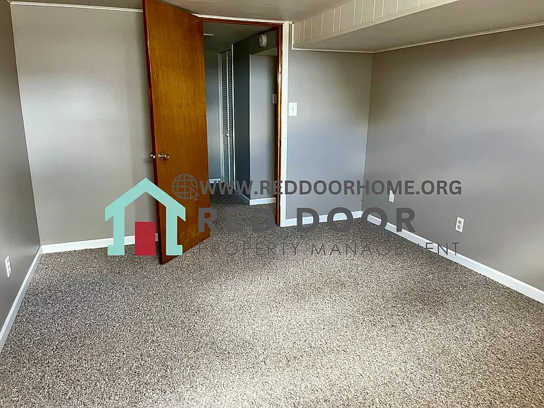2213 4th St NE — Photo 8