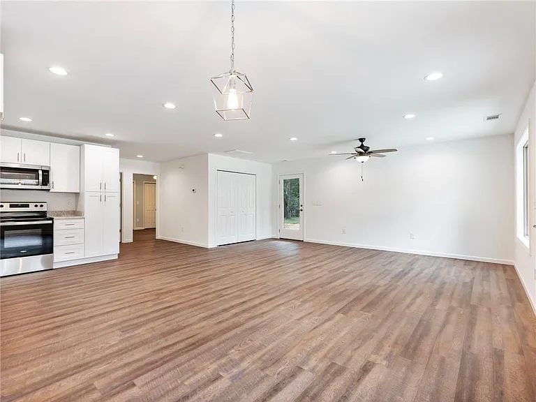8083 Beachwood Dr — Photo 8