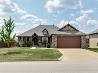 639 N Maplewood Hills Rd, Nixa, MO 65714
