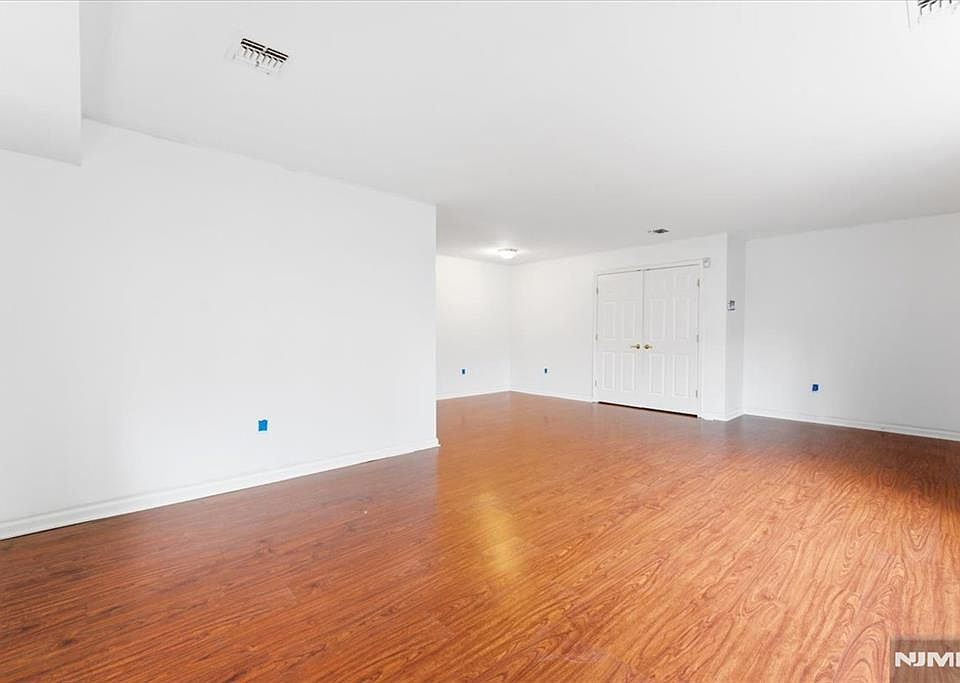 1st image of 179 Roseland Ave
