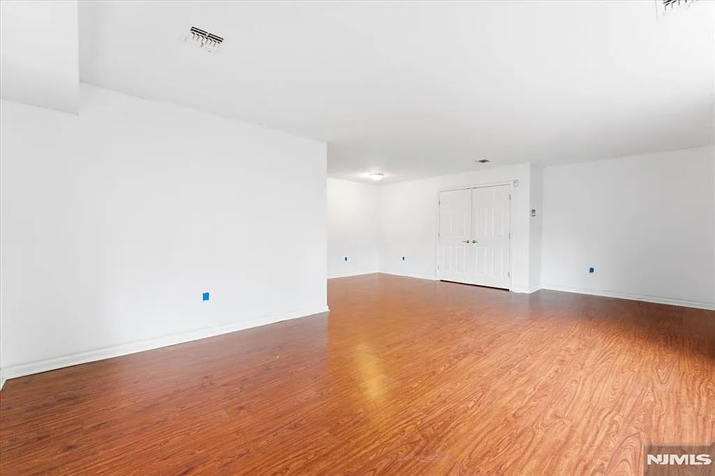 179 Roseland Ave photo 1