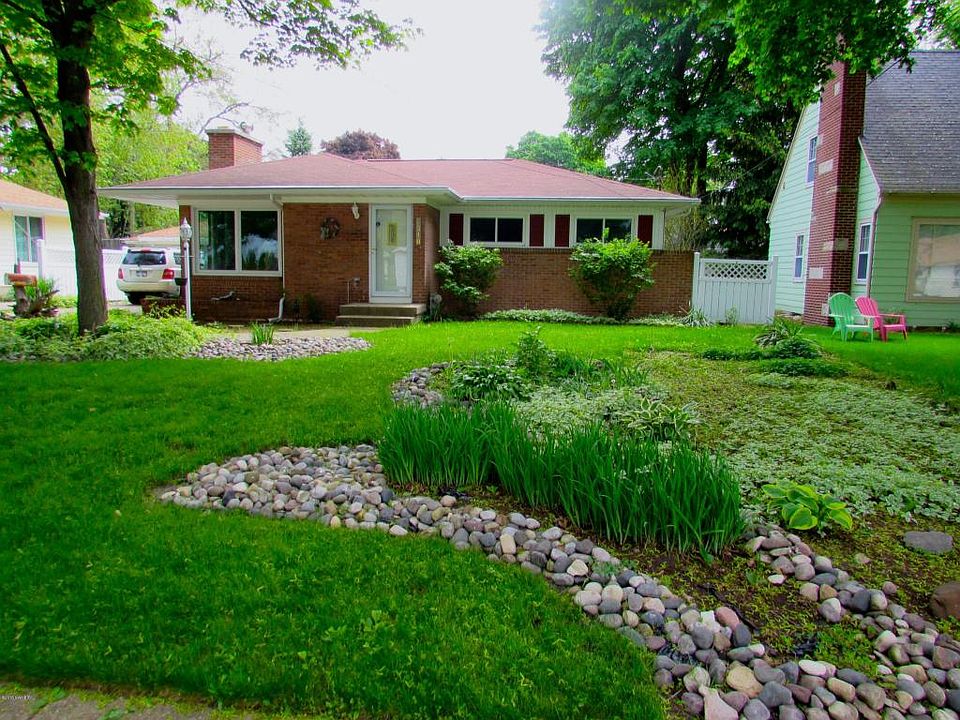 1st image of 2340 Coit Ave NE