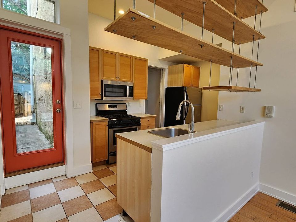 1st image of 2907 W Girard Ave #1